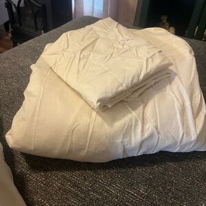 Queen duvet and shams